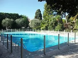 Le Floriana Отель *